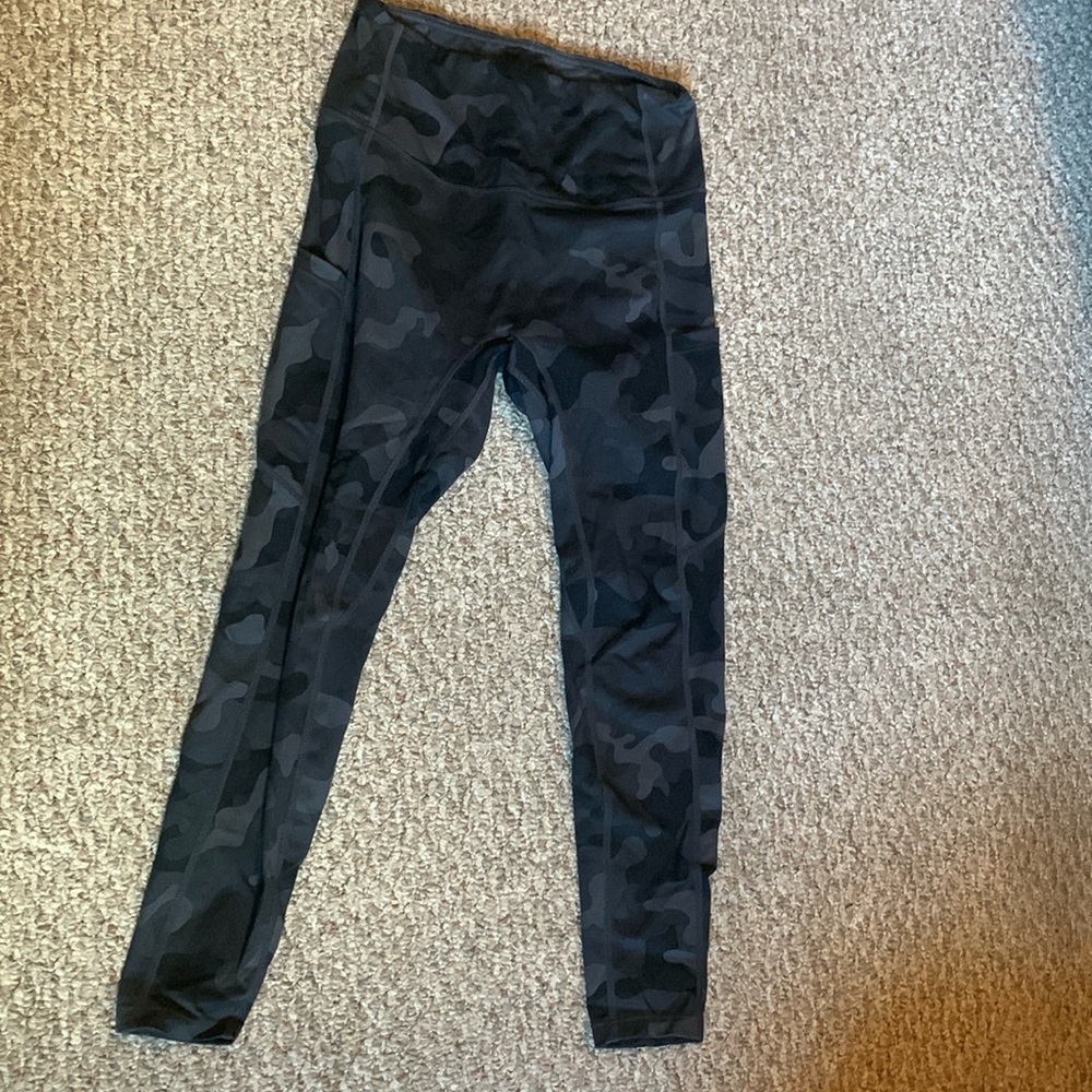 Black camo leggings
